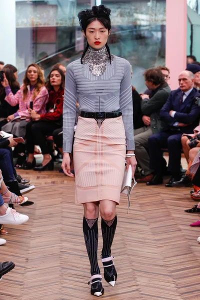 Look 32